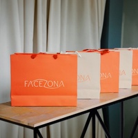 Maßgefertigte Luxus Orange Papiertüte mit Bandgriff Bedrucktes Logo Geschenkpapiertüte