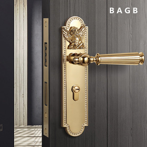 Puxador de Porta de Madeira Estilo Europeu em Liga de Zinco Dourado Francês Brilhante com Fechadura Magnética Silenciosa - Product Image 1