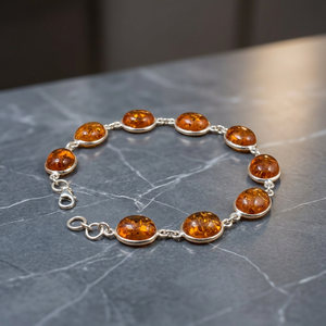 Bracelet à maillons perlés en or 18 carats avec serti clos, motif floral vintage et breloque religieuse en ambre, cadeau unisexe - Product Image 3
