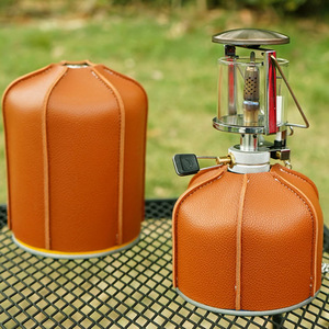 En stock: Funda de cuero para cartucho de gas plano de camping, cubierta protectora retro para lámpara de gas, funda solar hexagonal para cartucho de gas. - Product Image 3
