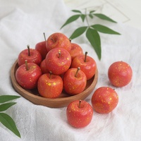 Figurine de pomme miniature en bois sculptée à la main, ornement en bois naturel, statue de fruit, décoration de table de bureau à domicile, décoration d'étagère, cadeau fait main