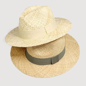 หมวกปีกกว้างสานด้วยมือจากโรงงานโดยตรง สำหรับทุกเพศ เหมาะสำหรับฤดูใบไม้ผลิและฤดูร้อน สไตล์แจ๊ส ปานามา  ตกแต่งด้วยริบบิ้นลายการ์ตูน - Product Image 3
