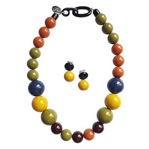 Collar de Cuentas de Resina Coloridas con Pendientes a Juego, Conjunto de Joyería Informal para Uso Diario, Estilo Unisex - Product Image 1