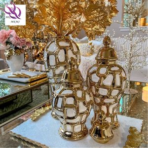 Vase en céramique doré de luxe léger, modèle de réservoir de rangement artistique, ornements pour la chambre, hôtel, vase en céramique pour la décoration de la maison - Product Image 3