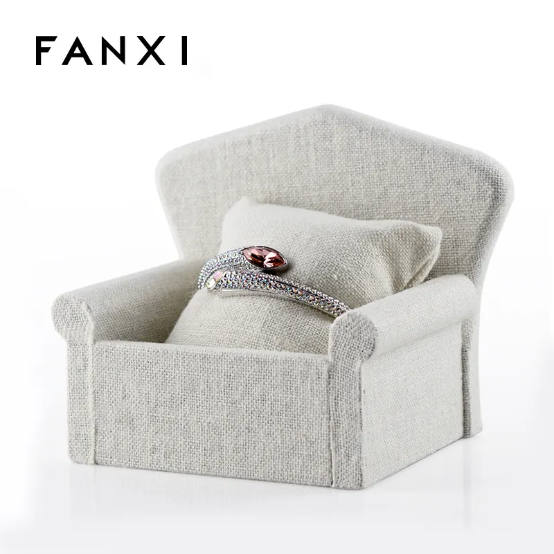 FANXI cremeweißes Leinen Mini Sofa und Kissen form Armband Uhr Armreif Display Schmuck Display Rack für Schmuck Display Set