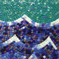 Mosaïque en céramique de verre pour piscine extérieure, motif de poissons et de dauphins, nouvelle conception artisanale de Foshan
