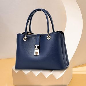 Sac fourre-tout tendance en similicuir de haute qualité pour femme avec fermeture éclair, deux anses, imperméable et écologique – Vente en gros - Product Image 2