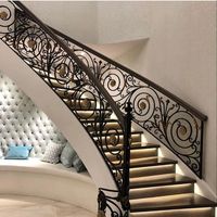 Escalier intérieur en bois courbé avec balustrade en fer forgé de luxe provenant de l'usine de Foshan en Chine