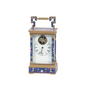 Reloj de Carruaje con Plataforma Visible y Tourbillon, con Esfera de Latón Esmaltado Cloisonné y Columna Corintia Grande y Pedestal Escalonado - Product Image 1