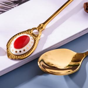 Cuillère à café dorée de style britannique en acier inoxydable avec manche en céramique, cuillère à mélanger, cuillère à thé noir pour le thé de l'après-midi - Product Image 5