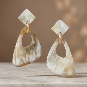 Pendientes Artesanales de Cuerno Natural con Diseño de Cadena Elegante y Pulido, Pendientes Colgantes de Moda para Regalo, Artesanía Natural - Product Image 1