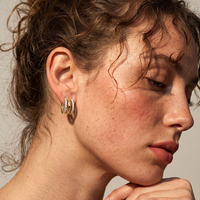 Boucles d'oreilles Huggie Premium en Argent Sterling 925, design multi-cercles, entièrement pavées de Moissanite VVS D ronde et baguette, Bijoux