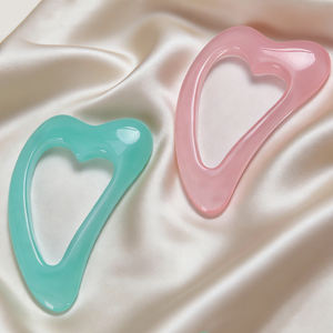 Résine personnalisée Guasha Masajeador Facial Big Flat Heart-shaped <span class=keywords><strong>Green</strong></span> Gua Sha Piedra Guasha Rodillo Facial Guasha Stone for Body - Product Image 6
