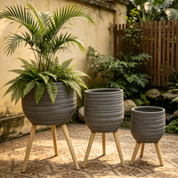 3 Ukuran Set Pot Tanaman Serat Tanah Liat Tinggi Warna Putih untuk Dekorasi Taman, Pot Bulat dengan Dudukan Tripod Kayu