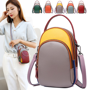 Bolso Cruzado de Cuero Genuino para Hombre y Mujer con Cadenas y Correa de Hombro con Botón, Cierre de Cremallera Impermeable, Diseño Moderno - Product Image 2