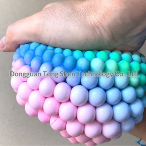 צעצוע להפגת מתחים בצורת כדור ענבים משנה צבעים עם דוגמת דג - Product Image 2