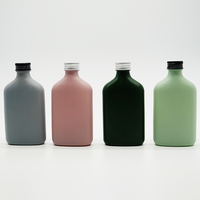 Makronen-Farbige Mattierte Flachglasflasche mit Schraubverschluss Individuell Bemalte Leere Flasche für Wein- und Getränkeverpackungen