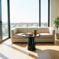 Table d'appoint élégante et moderne à base haute en marbre Nero Marquina, idéale pour les bars d'hôtels de luxe et les cafés haut de gamme