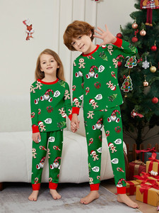 <span class=keywords><strong>Pigiama</strong></span> Termico Natalizio Verde Personalizzato con Stampa Integrale a Tema Gnomo di Pan di Zenzero, Nuovo Stile per Tutta la Famiglia - Product Image 3