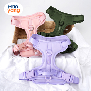 สายรัดอกสุนัขแบบปรับได้ HanYang Custom น้ำหนักเบา ปลอดภัยสำหรับสัตว์เลี้ยง พร้อมแผ่นรองนุ่มและชั้นอากาศ  พร้อมปลอกคอสุนัขแบบยาง สายจูง และกระเป๋า - Product Image 1