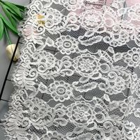 Tissu en dentelle Chantilly blanc de luxe en gros, bord festonné, broderie en maille 100 % nylon non élastique pour robe de mariée