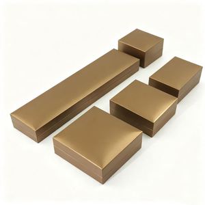 Boîte à bijoux carrée personnalisée avec logo, en carton exquis, doublure en éponge, technique de gaufrage unique et raffinée - Product Image 4