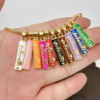 Liontin Makanan Kaleng Enamel Martin dan Popes. Liontin Enamel Berlapis Emas dengan Tema Minuman Venezuela