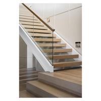 Marches d'escalier personnalisées à double face, en panneaux massifs de dix millimètres, avec des marches solides et des joints de soudure invisibles