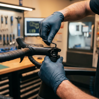 Services d'usinage CNC : Composants de vélo en alliage d'aluminium sur mesure, guides de câble de vélo de précision, pièces de fixation de levier pour usinage