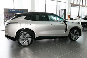 NOUVELLE VOITURE 2025 Lynk & Co 08 EM-P <span class=keywords><strong>120</strong></span> Véhicule hybride à longue portée Plus à entraînement automatique - Product Image 2