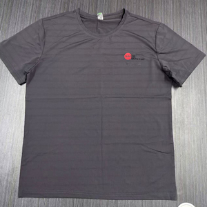 เสื้อยืดออกกำลังกายผู้ชาย แขนสั้น ผ้าเนื้อนุ่ม ยืดหยุ่นได้ ทรงปกติ น้ำหนัก 180 กรัม ระบายอากาศได้ดี แห้งเร็ว เหมาะสำหรับออกกำลังกาย ฟิตเนส และสวมใส่ลำลอง - Product Image 3