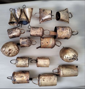 Excellent Quality Vintage Style 18 Pcs Iron Tin Cow <b>Bells</b> Casting Recycled Metal Hanging Decorative Wind <b>Chime</b> Home Garden Decor - Product Image 2