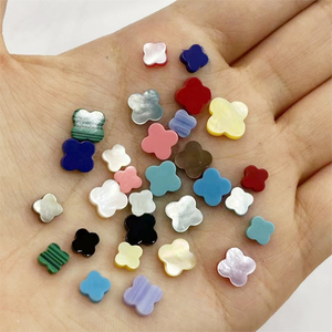 สร้อยคอพลอยโคลเวอร์สี่แฉก6มม.-25มม. สีเขียวมรกตแม่ของไข่มุกโมราสีดำสีขาวธรรมชาติ - Product Image 6
