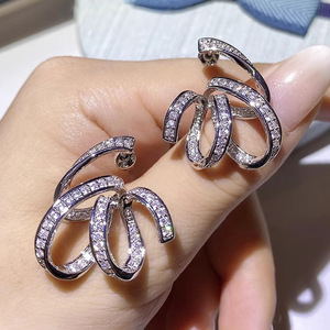 Orecchini a perno con filo intrecciato da donna, accessori semplici per l'uso quotidiano - Product Image 1