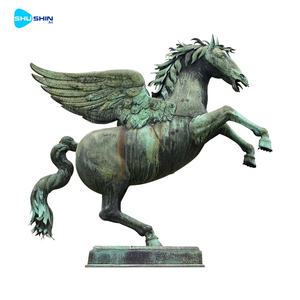 Scultura di Cavallo <span class=keywords><strong>Alato</strong></span> in Bronzo, Statua Moderna Personalizzata per Esterni in Metallo, Grande Statua in Ottone a Grandezza Naturale di Cavallo Volante - Product Image 2