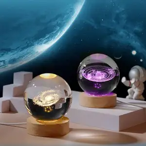 Venta al por mayor Luz de noche Adorno de cristal interior 3D Bola de cristal pequeña Bola de luz de noche luminosa con USB