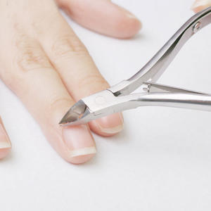 Cortador profesional de cutículas de uñas de Vietnam de acero inoxidable, cortador de pinzas de manicura de uñas negras de alta calidad D.09 - Product Image 4