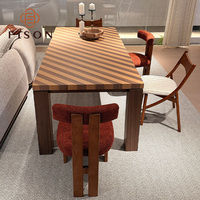 Table à manger moderne en bois massif avec des lattes en bois, pieds épais robustes, forme rectangulaire, décoration intérieure de luxe pour la maison et l'hôtel