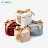 Kotak Karton Bulat Custom CBP dengan Pita Satin Bahan Daur Ulang Ramah Lingkungan untuk Hadiah Pernikahan Pengiring Pengantin-Pesanan Grosir dalam Jumlah Besar