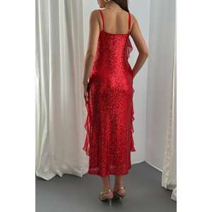 Robe fourreau rouge en mousseline de soie à sequins et volants avec superposition transparente pour soirée - Product Image 1