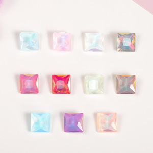 Strass carrés en verre cristal à dos plat, colorés, pour décorations DIY d'ongles, ornements scintillants à porter - Product Image 1