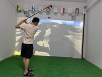 Simulateur de golf interactif haute précision personnalisable AR/VR/MR avec système de swing complet et écran tactile pour l'intérieur