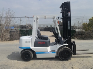 Chariot élévateur diesel TCM FD30 de 3 tonnes, d'origine japonaise, utilisé pour les fermes, avec moteur, boîte de vitesses et roulements inclus, rapport fourni - Product Image 2