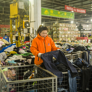 Balle di Jeans Usati a Gamba Dritta e Vita Bassa, Abbigliamento di Seconda Mano dalla Corea e dal Regno Unito, Balle di <span class=keywords><strong>Vestiti</strong></span> Usati Gratuiti - Product Image 3