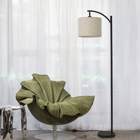 Lampadaire LED de style nordique en fer avec abat-jour en tissu, commande par bouton, pour salon, chambre à coucher, lampe de chevet verticale, lumière chaude, pour coin de canapé