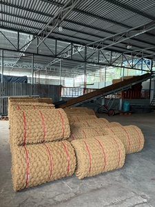 Rouleau de tapis en fibre de coco naturelle brun doré 10m 65kg – Matériau de pavage écologique pour allées de ferme, jardins et aménagements paysagers - Product Image 2