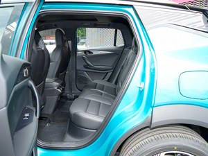 Lynk & Co 06 <span class=keywords><strong>Remix</strong></span> Usado, 1.5T Turbo 133kW 290N m, SUV Automático, Cuero Oscuro, R18, 6 Bolsas de Aire, Buen Estado - Product Image 3