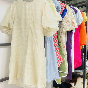 เดรสยาวผู้หญิงคอลเลคชั่นใหม่สำหรับฤดูร้อน ผ้าโพลีเอสเตอร์ รุ่น QZ-008 ผลิตจากกวางตุ้ง ขายส่งจำนวนมาก เสื้อผ้าส่วนเกิน - Product Image 3