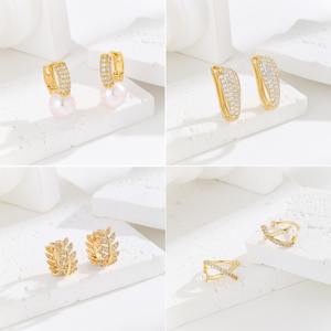 ต่างหูหรูระดับไฮเอนด์ของผู้หญิงหรูหราน้ำหนักเบาแบบอินเทรนด์เรียบง่ายต่างหูสตั๊ดเพทายสำหรับวันครบรอบ - Product Image 1