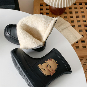 Bottes de pluie courtes imperméables Capibara - Antidérapantes et chaudes pour les étudiants à porter les jours d'école - Product Image 6